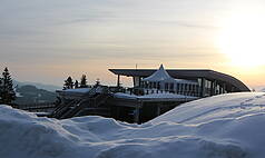 Winterberg: Veltins Eisarena - Starthaus im Schnee