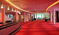 Stuttgart: Stage Apollo Theater - Für Ihren grandiosen Empfang - Stage Apollo Theater Foyer