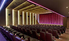 Köln: Residenz Astor Film Lounge - Blick auf die Leinwand