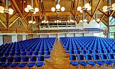 Memmingen: Stadthalle Memmingen - Reihenbestuhlung im Großen Saal