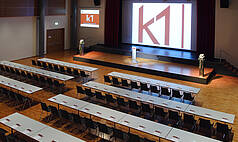 Traunreut: k1 kultur- und veranstaltungszentrum - K 1 Saal parlamentarisch
