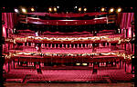 Stage Apollo Theater Blick in den Saal von der Bühne