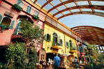 Market Dome mit drei Restaurants